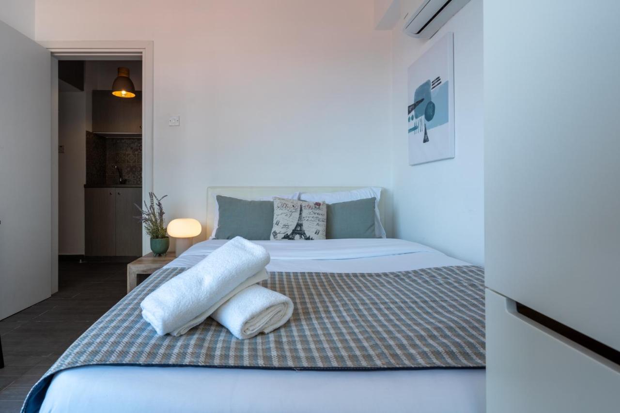 Burst Studio W/ Balcony In Larnaca Exterior foto