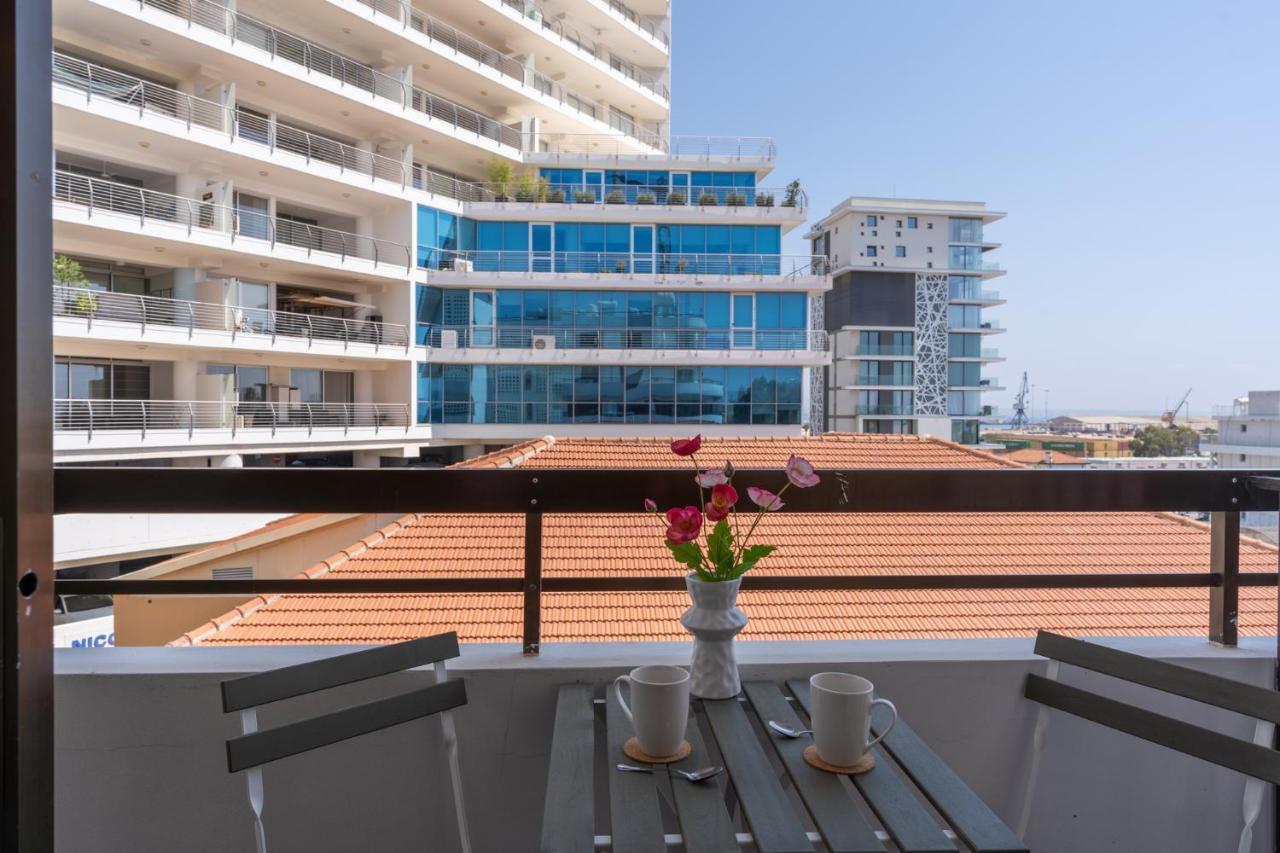 Burst Studio W/ Balcony In Larnaca Exterior foto