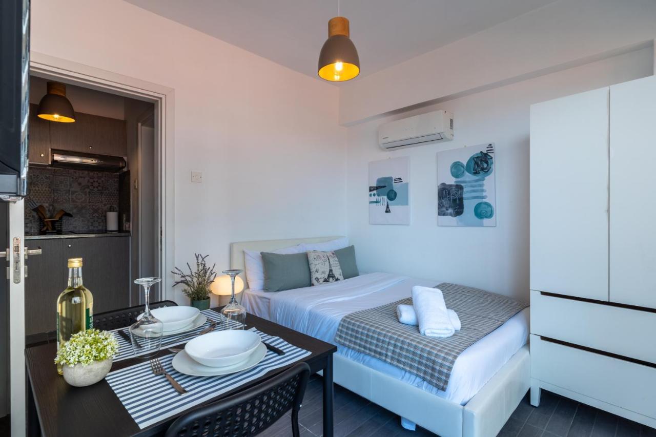 Burst Studio W/ Balcony In Larnaca Exterior foto