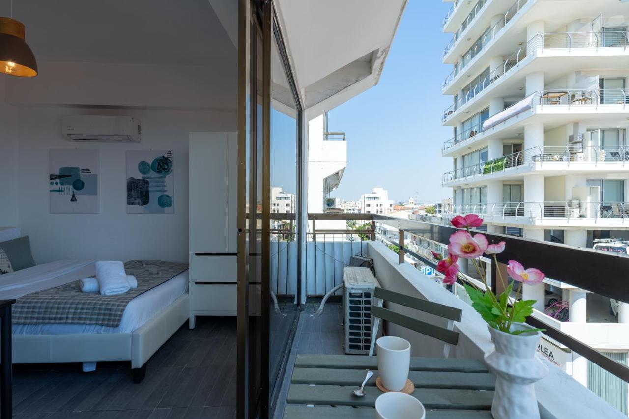 Burst Studio W/ Balcony In Larnaca Exterior foto